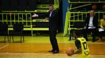 Володимир Холопов: "Наш захист не дав змоги "Дніпру" грати так, як вони звикли" 33