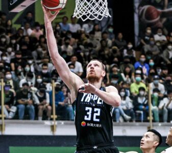 Українці за кордоном: Зайцев, Мішула, Павлов, Бобров, Грицак, Бояркін, Антіпов, Бринюк 37