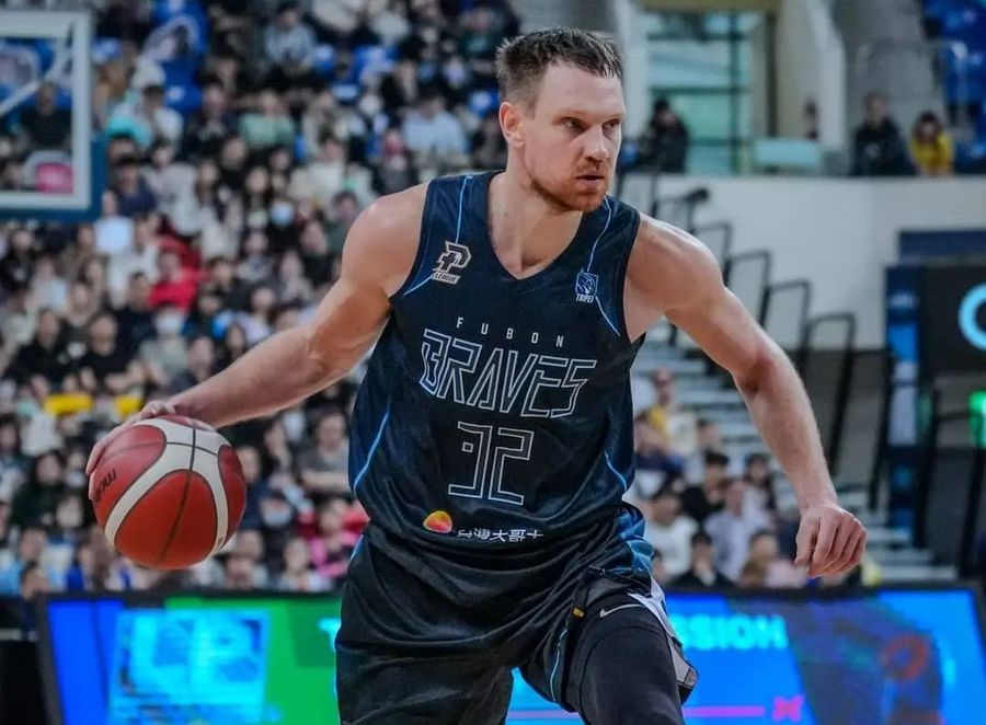 Українці за кордоном: Бояркін, Антіпов, Зайцев, Йяму 1