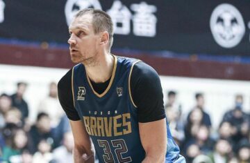 Українці за кордоном: Семерич, Бояркін, Антіпов, Бєліков, Зайцев 57