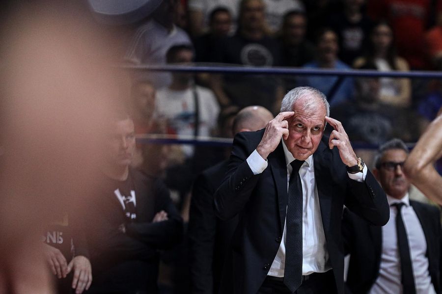 Желько Обрадович забороняв святкувати передчасно гравцям "Партизана" перемогу над "Црвеною Звєздою" 2 - basket.com.ua Желько Обрадович забороняв святкувати передчасно гравцям "Партизана" перемогу над "Црвеною Звєздою" 1 - basket.com.ua