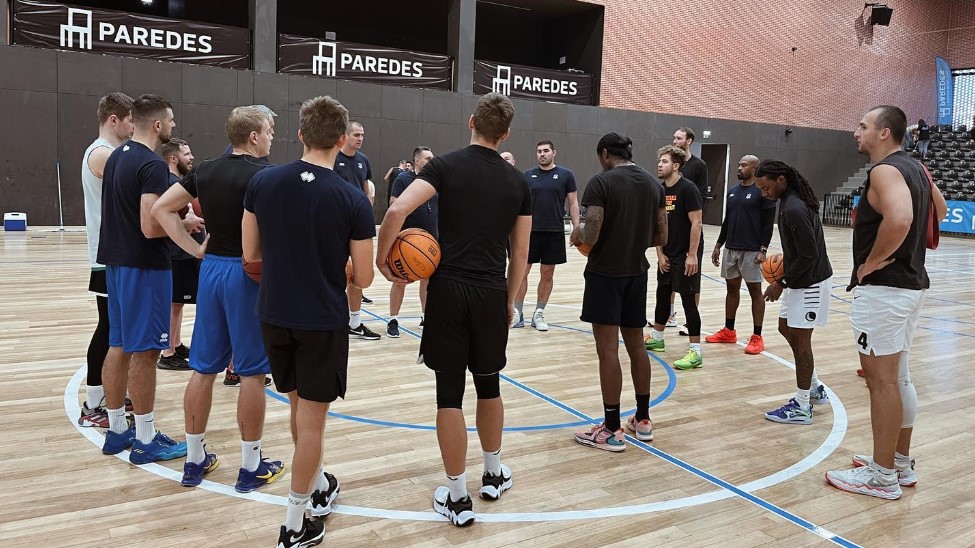 "Будівельник" обіграв "Шеффілд Шаркс" у товариському матчі 2 - basket.com.ua "Будівельник" обіграв "Шеффілд Шаркс" у товариському матчі 1 - basket.com.ua