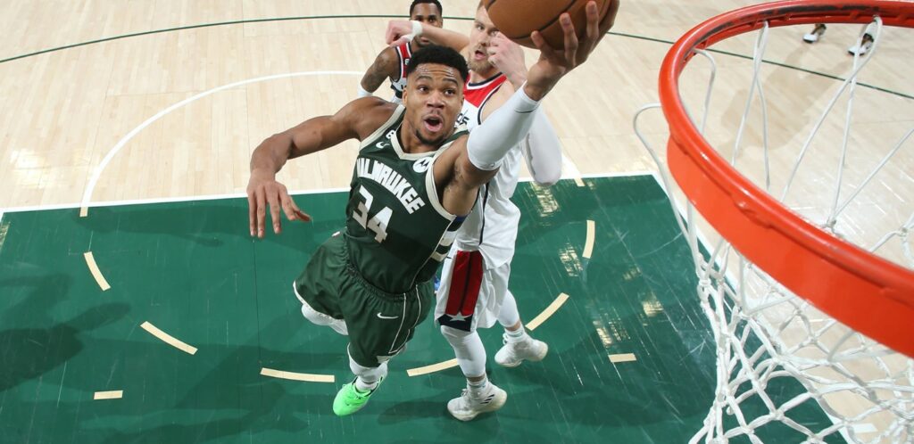 Янніс Адетокумбо встановив рекорд кар'єри за набраними очками 1 - basket.com.ua