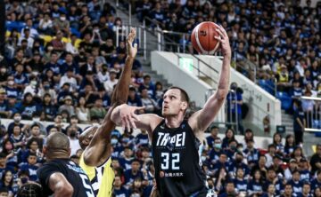 Українці за кордоном: Зайцев, Артамонов 25